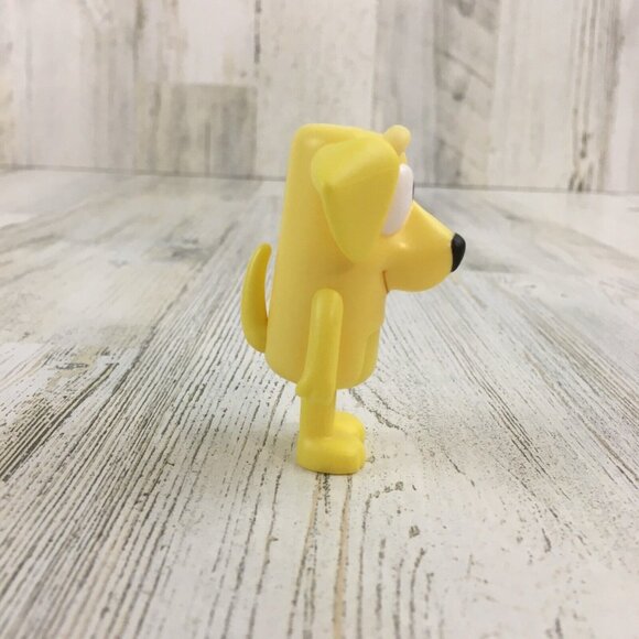 Bluey Friend LUCKY Yellow Lab Dog Replacement Figure Boy Blue NEW - Picture 4 of 6